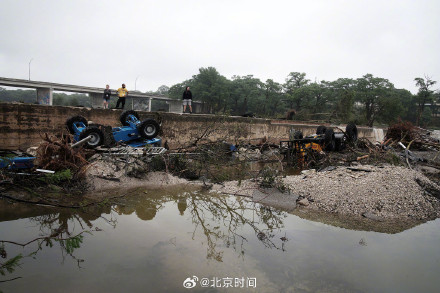 美国得州洪灾死亡人数升至49人 美国得州洪灾死亡人数升至49人