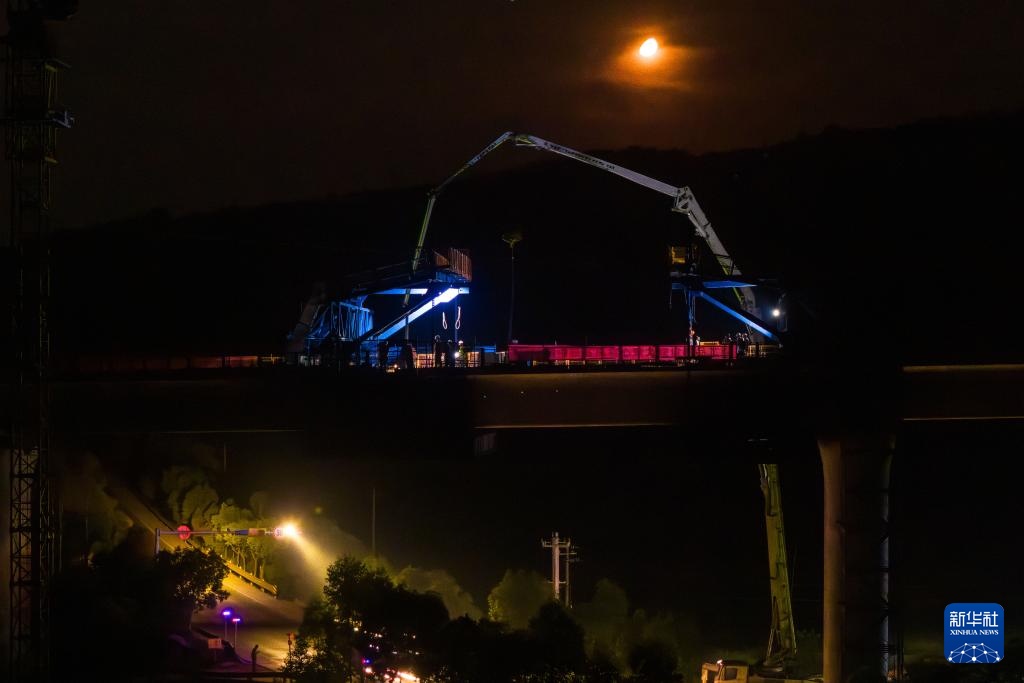 邵永高铁全线首座连续梁成功合龙