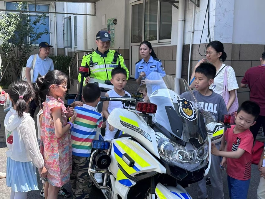 孩子夜晚出行怎样更安全?交警整理了这些干货 孩子夜晚出行怎样更安全?交警整理了这些干货