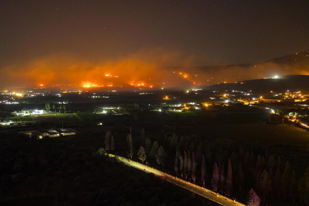 土耳其七月飞雪又野火频发 极端天气引关注 土耳其七月飞雪又野火频发 极端天气引关注