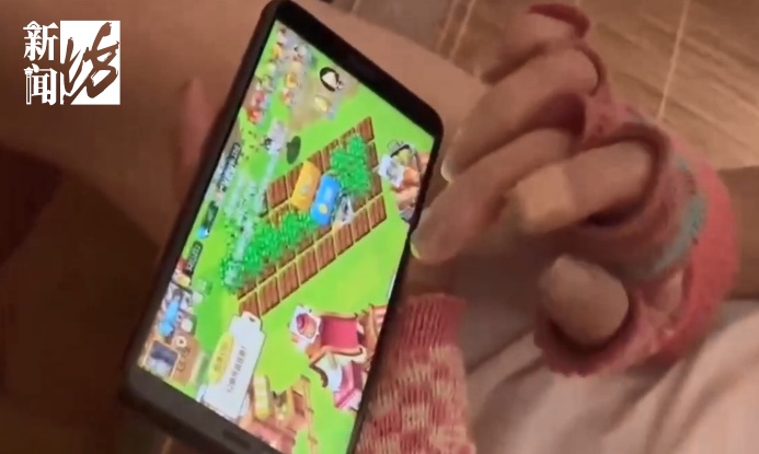 一天50只蟑螂窜出!大家疯狂跺脚!上海独居女子,年轻时光鲜,老了却让家人颜面扫地? 一天50只蟑螂窜出!大家疯狂跺脚!上海独居女子,年轻时光鲜,老了却让家人颜面扫地?