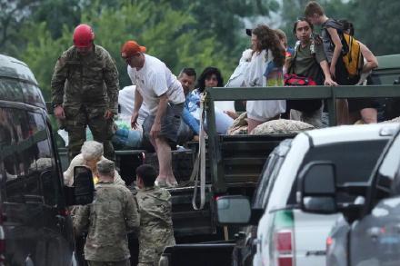 美国得州洪灾已致50死 预警系统缺位引质疑