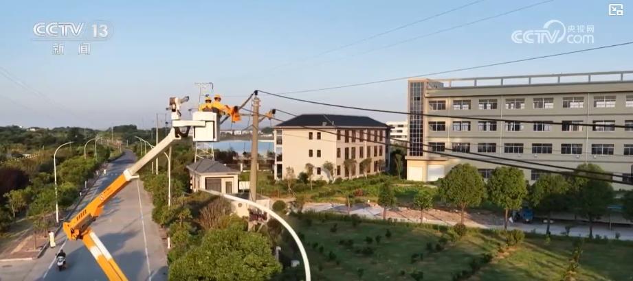 多措并举应对高温“烤”验:防暑降温保生产保民生 为群众安全度夏保驾护航 多措并举应对高温“烤”验:防暑降温保生产保民生 为群众安全度夏保驾护航