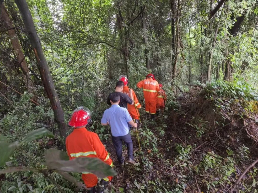一独居男子失联，110余人次、无人机、警犬通宵搜索