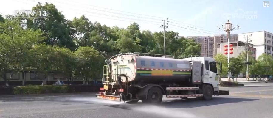 多措并举应对高温“烤”验:防暑降温保生产保民生 为群众安全度夏保驾护航 多措并举应对高温“烤”验:防暑降温保生产保民生 为群众安全度夏保驾护航