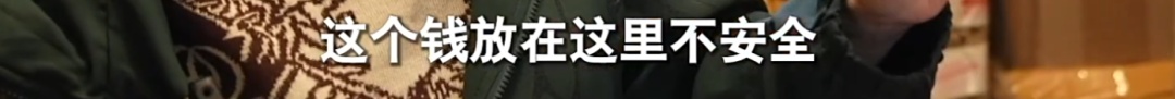 花掉近200万,屋内散发异味,只能爬着进出…独居女子将自家变成了“垃圾场” 花掉近200万,屋内散发异味,只能爬着进出…独居女子将自家变成了“垃圾场”