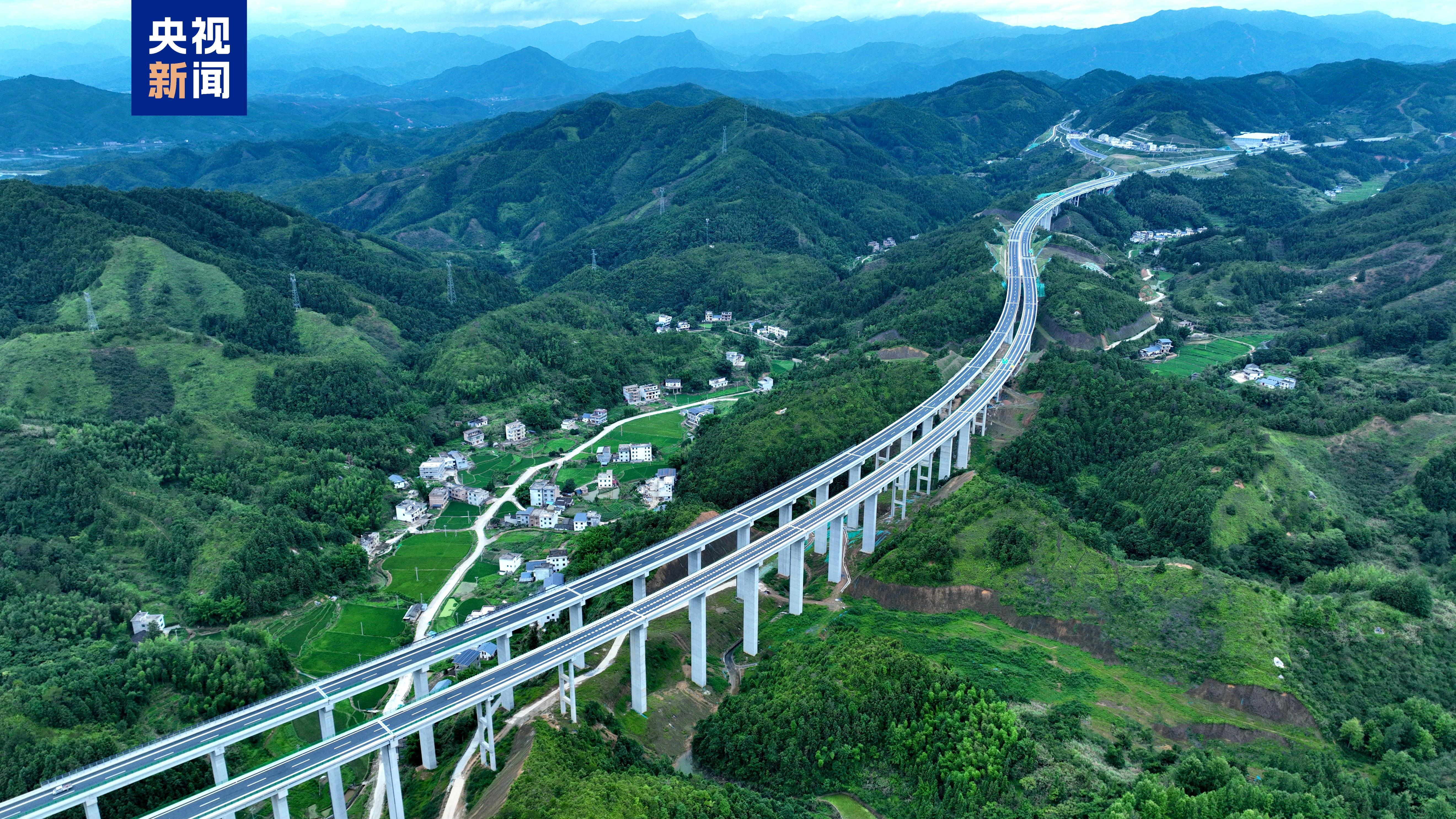 遂川至大余高速公路今日建成通车 遂川至大余高速公路今日建成通车