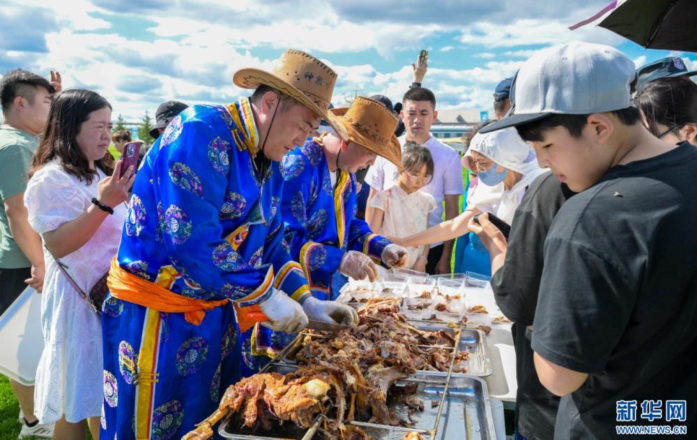 呼和浩特：城市那达慕燃动夏日激情