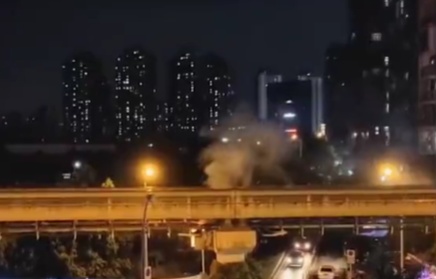 今早杭州地铁3号线冒出浓烟,乘客捂鼻逃离,官方回应→ 今早杭州地铁3号线冒出浓烟,乘客捂鼻逃离,官方回应→