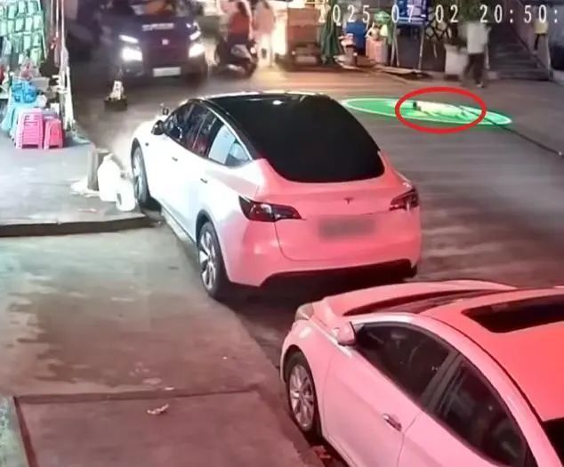 大理男童被货车碾压身亡,司机喊冤:他躺在盲区里!该怎么预防悲剧发生? 大理男童被货车碾压身亡,司机喊冤:他躺在盲区里!该怎么预防悲剧发生?