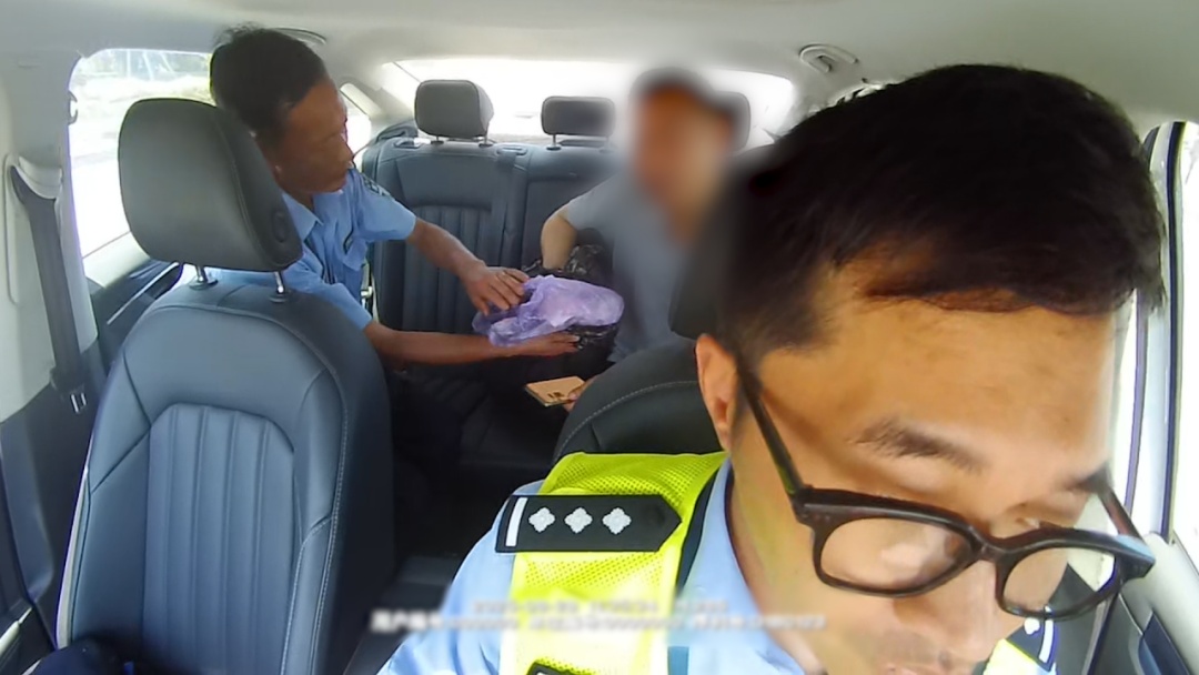 反诈速度 民警2小时极限拦截被骗钱款 反诈速度 民警2小时极限拦截被骗钱款