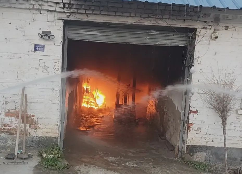 千万别学!租客带TA回家充电,家烧没了…… 千万别学!租客带TA回家充电,家烧没了……