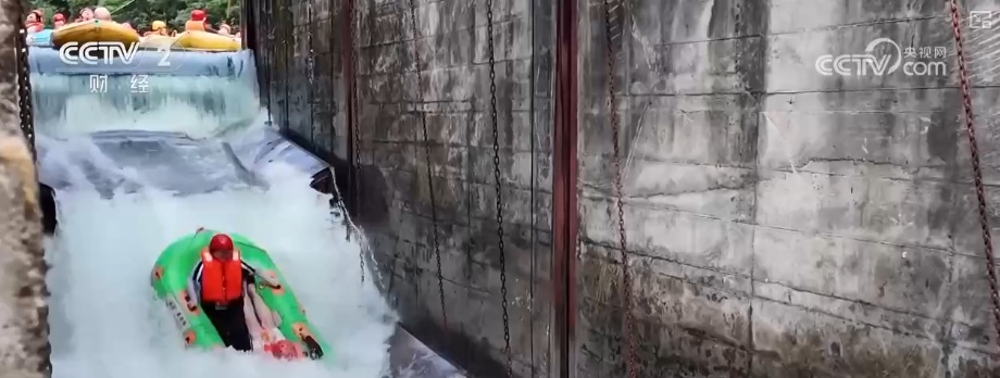 夏日消暑经济花样上新 “避暑+文化+潮流”跨界融合多业态消费火热 夏日消暑经济花样上新 “避暑+文化+潮流”跨界融合多业态消费火热