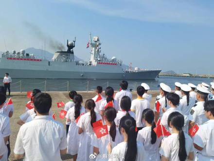 山东舰航母编队离开香港