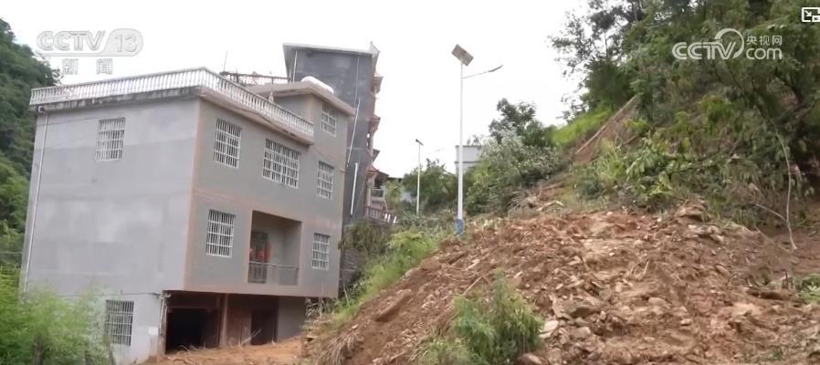 争分夺秒的生命保卫战:干群携手织密防灾网 1小时紧急转移21人实现“零伤亡” 争分夺秒的生命保卫战:干群携手织密防灾网 1小时紧急转移21人实现“零伤亡”