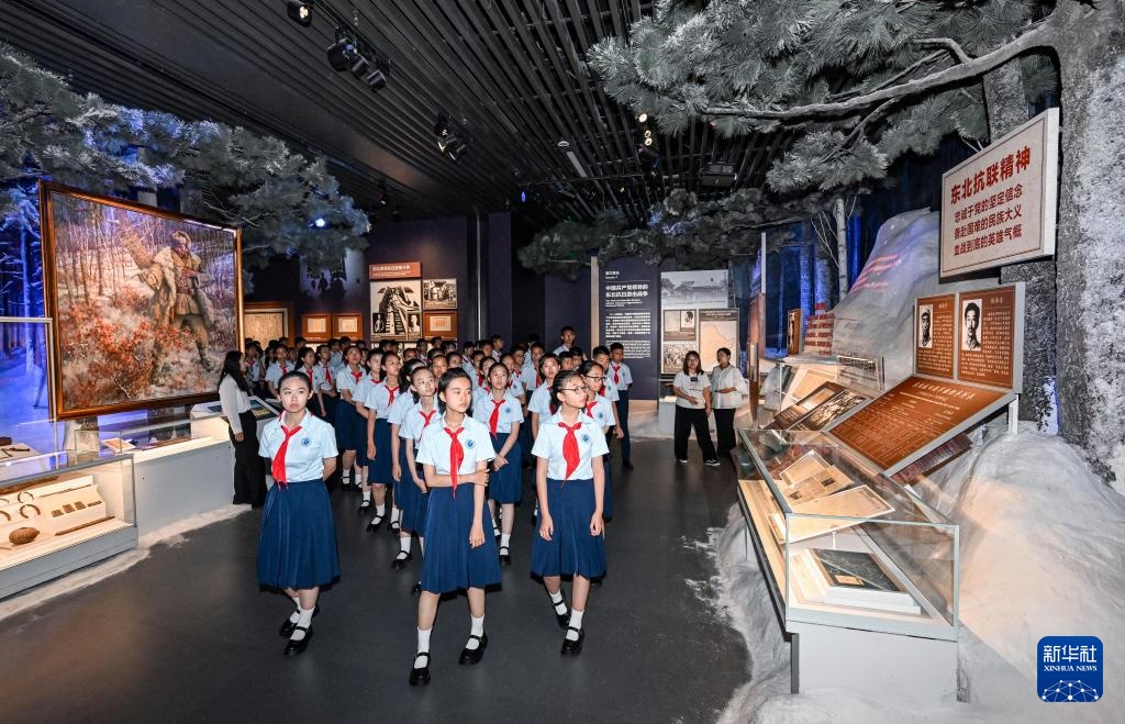 纪念全民族抗战爆发88周年仪式暨《为了民族解放与世界和平》主题展览开幕式在京举行