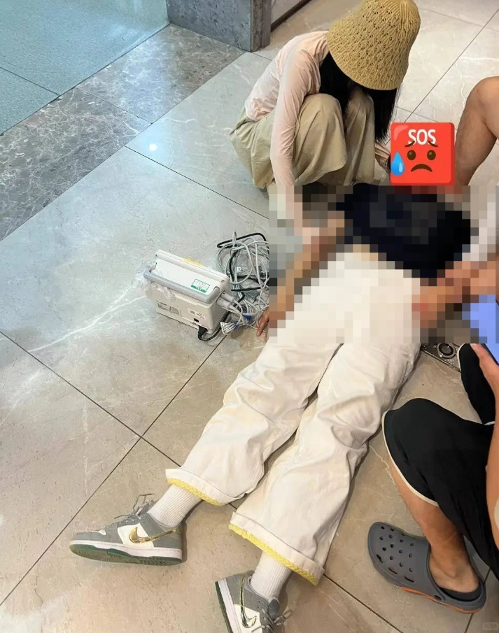 一景区多名游客被困半空,还有人中暑倒地 一景区多名游客被困半空,还有人中暑倒地