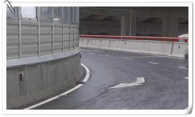 上海“最险匝道”弯势近180度!有车半夜“失控漂移”,交警紧急提醒→ 上海“最险匝道”弯势近180度!有车半夜“失控漂移”,交警紧急提醒→