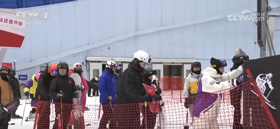 从“冬季爆款”到“四季常青” 科技点亮“反季玩冰雪”赋能夏日新消费