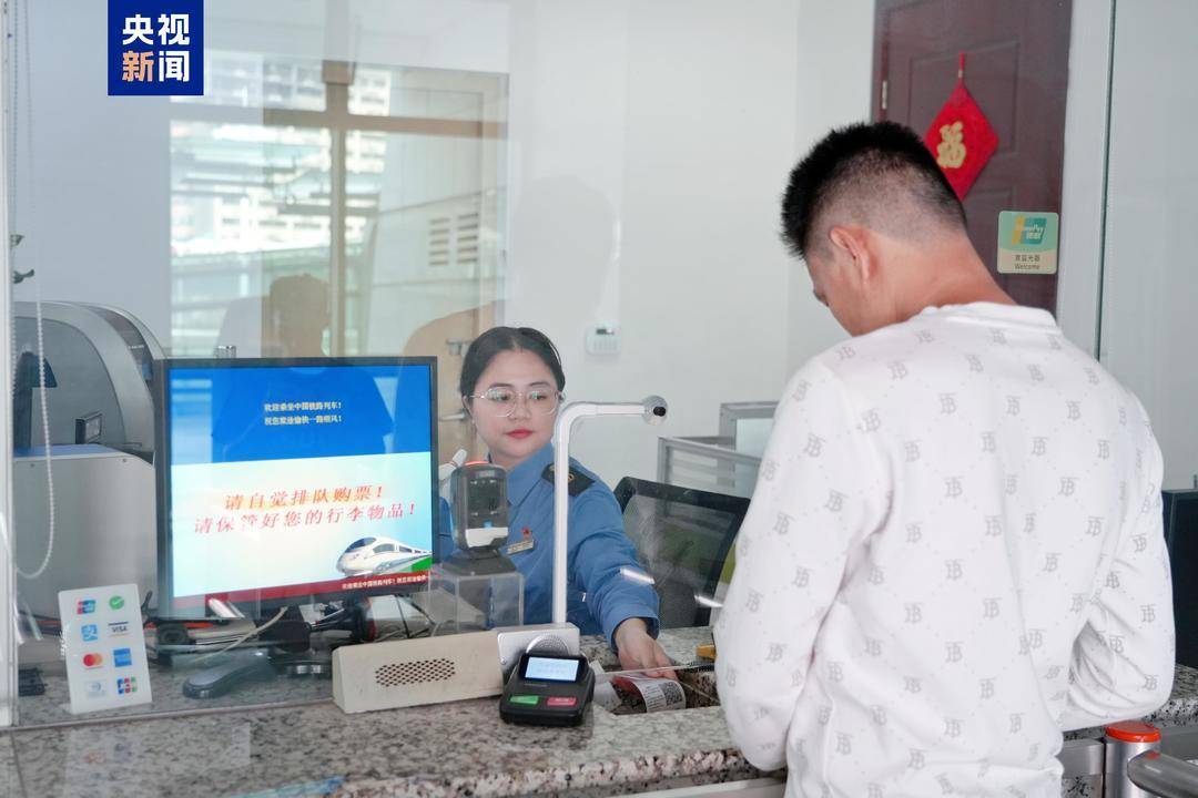 台风“丹娜丝”影响减弱 福建沿海铁路列车逐步恢复运行 台风“丹娜丝”影响减弱 福建沿海铁路列车逐步恢复运行