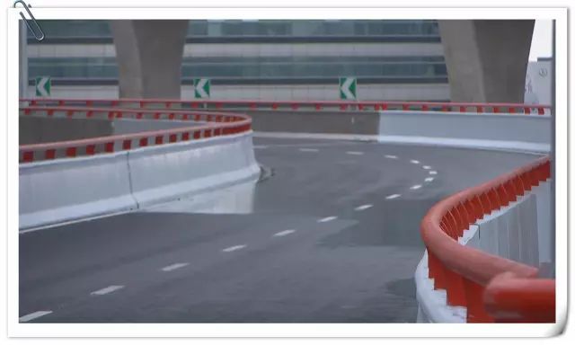 上海“最险匝道”弯势近180度!有车半夜“失控漂移”,交警紧急提醒→ 上海“最险匝道”弯势近180度!有车半夜“失控漂移”,交警紧急提醒→