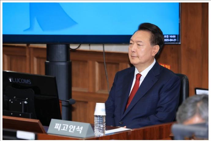 韩媒披露尹锡悦涉嫌罪名细节:指示警卫亮枪和删电话记录 韩媒披露尹锡悦涉嫌罪名细节:指示警卫亮枪和删电话记录