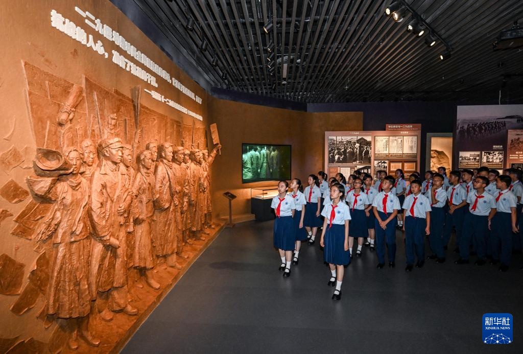 纪念全民族抗战爆发88周年仪式暨《为了民族解放与世界和平》主题展览开幕式在京举行