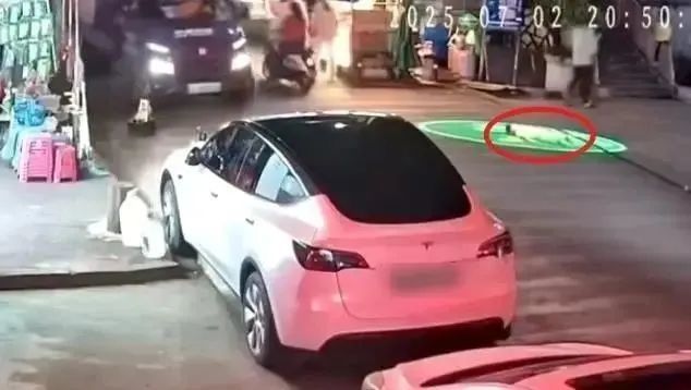 幼童躺街上玩耍被碾压身亡!这些暑期避险常识家长得让娃知道 幼童躺街上玩耍被碾压身亡!这些暑期避险常识家长得让娃知道