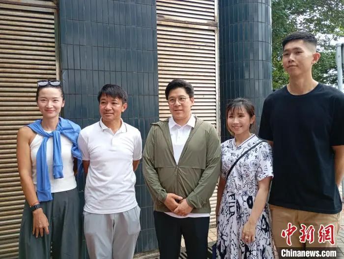 霍启刚：参观山东舰很震撼、很感动