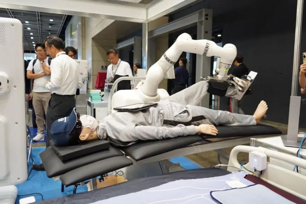 当养老机器人来敲门