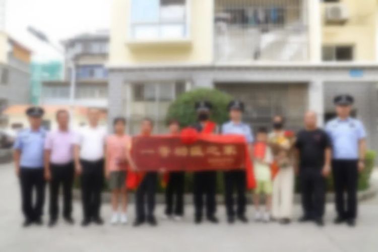 潜伏、堵截、飙车……他与毒贩们的边境生死战 潜伏、堵截、飙车……他与毒贩们的边境生死战