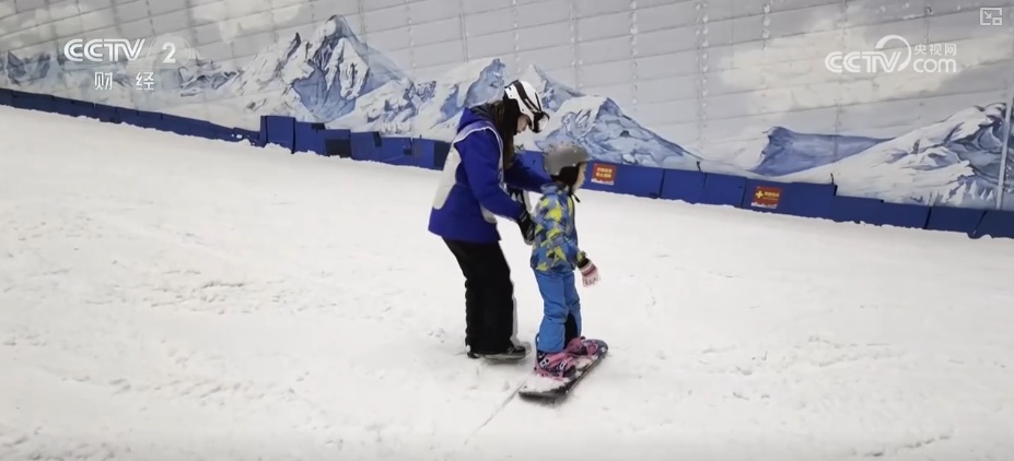 从“冬季爆款”到“四季常青” 科技点亮“反季玩冰雪”赋能夏日新消费