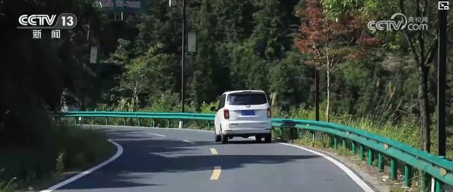 1.5万公里农村公路安全防护工程落地:“一路一策”保安全 以工代赈促增收 1.5万公里农村公路安全防护工程落地:“一路一策”保安全 以工代赈促增收