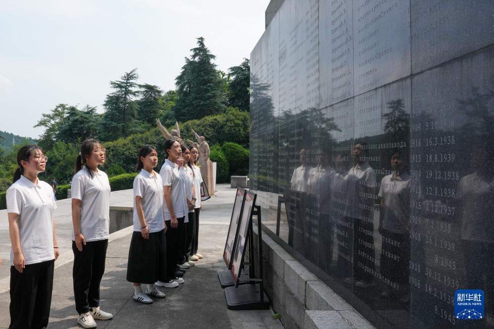 江苏南京:铭记历史 缅怀先烈 江苏南京:铭记历史 缅怀先烈