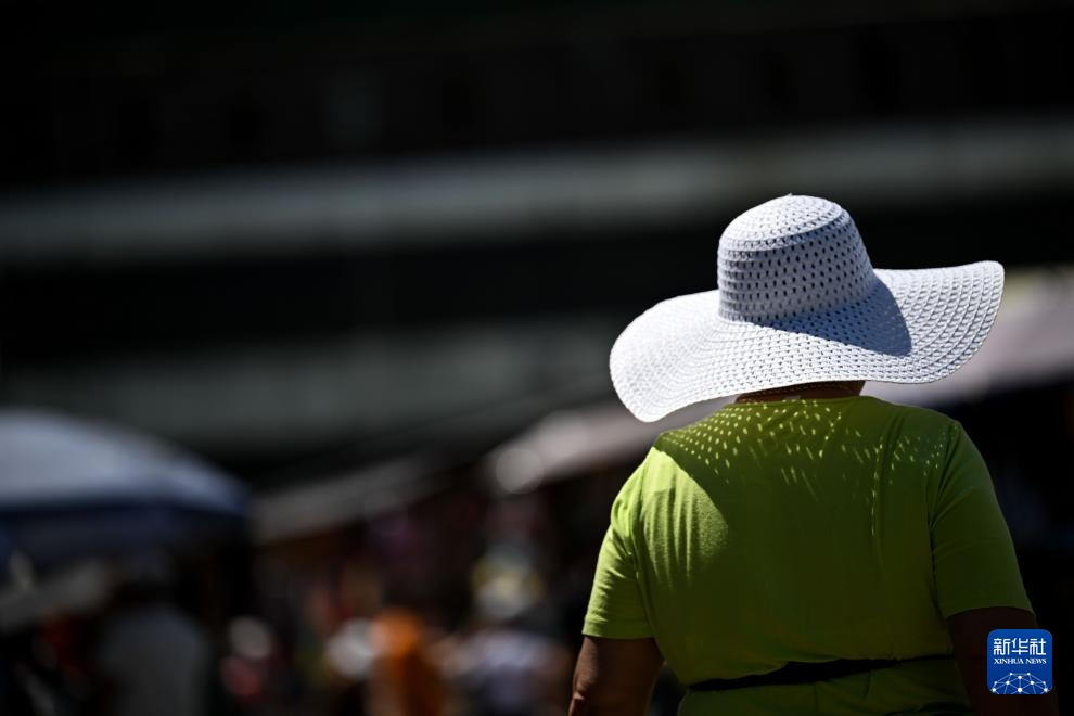 哈萨克斯坦阿拉木图迎来高温天气