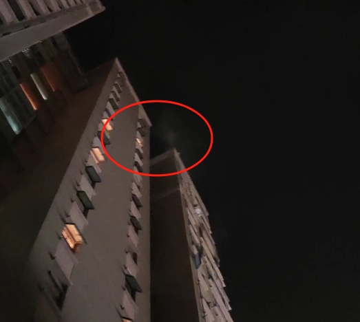 又一起!新买的充电器烧了家,你的拔没拔? 又一起!新买的充电器烧了家,你的拔没拔?