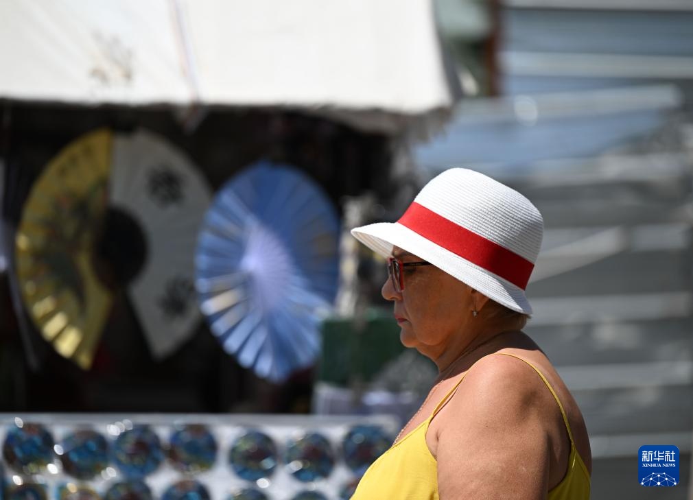 哈萨克斯坦阿拉木图迎来高温天气