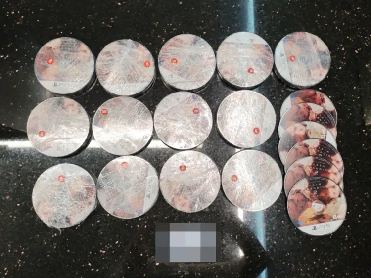 海关查获旅客腿部绑藏168张游戏光盘进境案 海关查获旅客腿部绑藏168张游戏光盘进境案