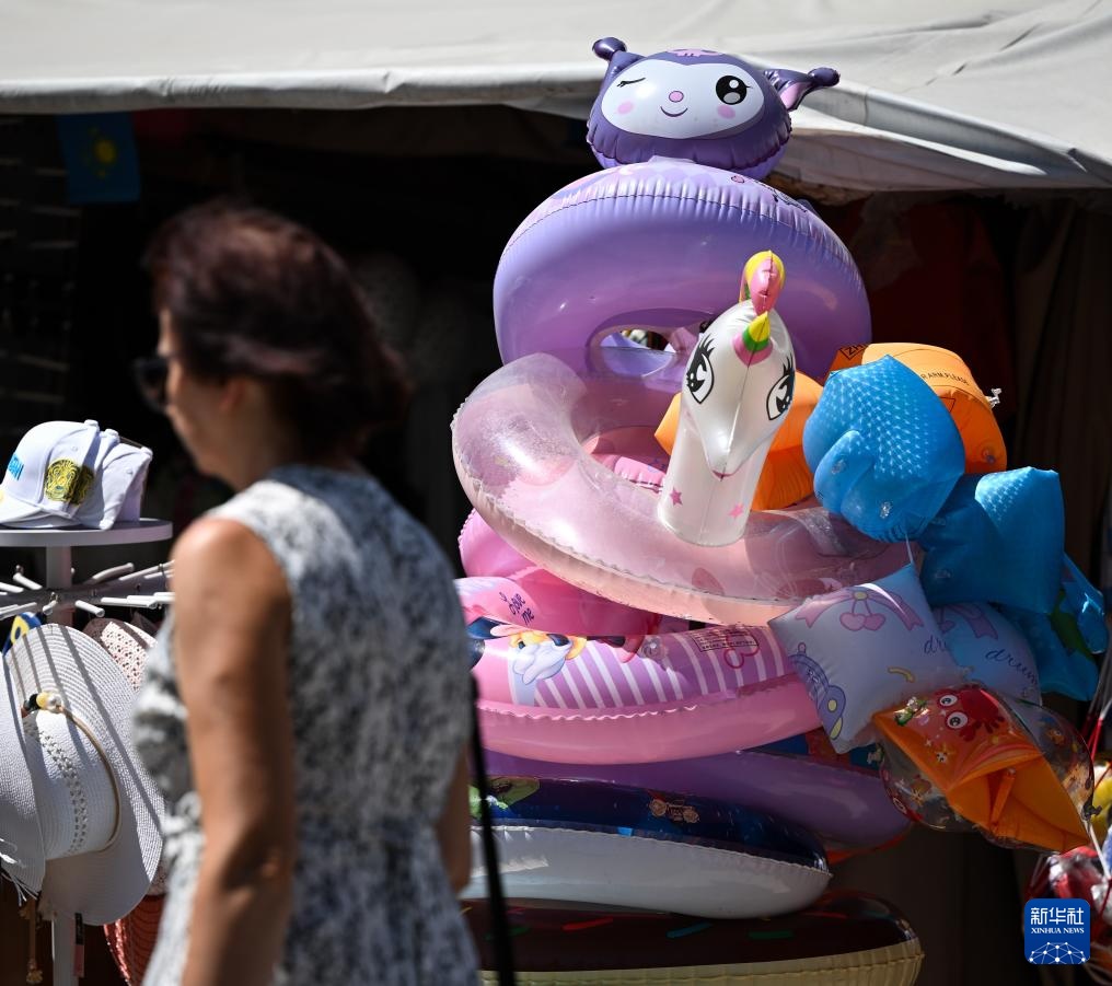 哈萨克斯坦阿拉木图迎来高温天气