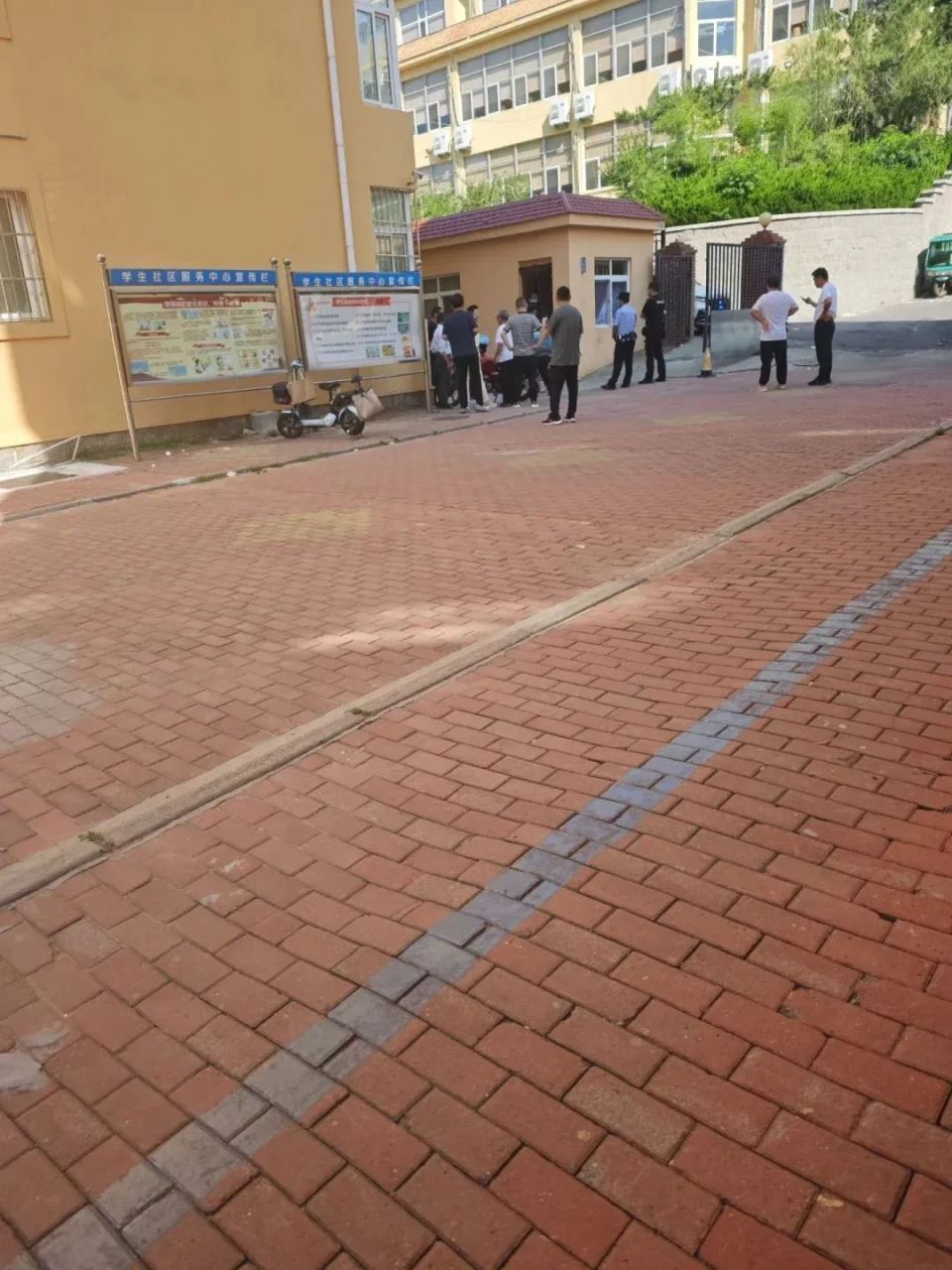 青岛大学一宿管人员不幸离世，校方凌晨发布情况说明