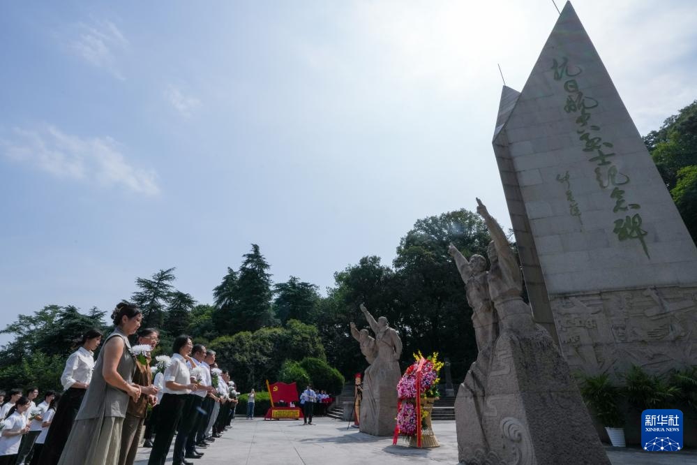江苏南京:铭记历史 缅怀先烈 江苏南京:铭记历史 缅怀先烈