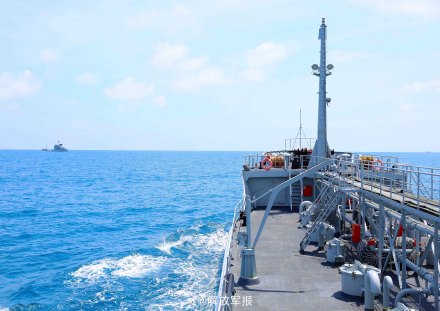 砺兵深蓝！海军多艘舰艇海上练兵