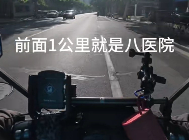 路遇男孩头部流血,他连单都不送了!网友:骑手变骑士 路遇男孩头部流血,他连单都不送了!网友:骑手变骑士