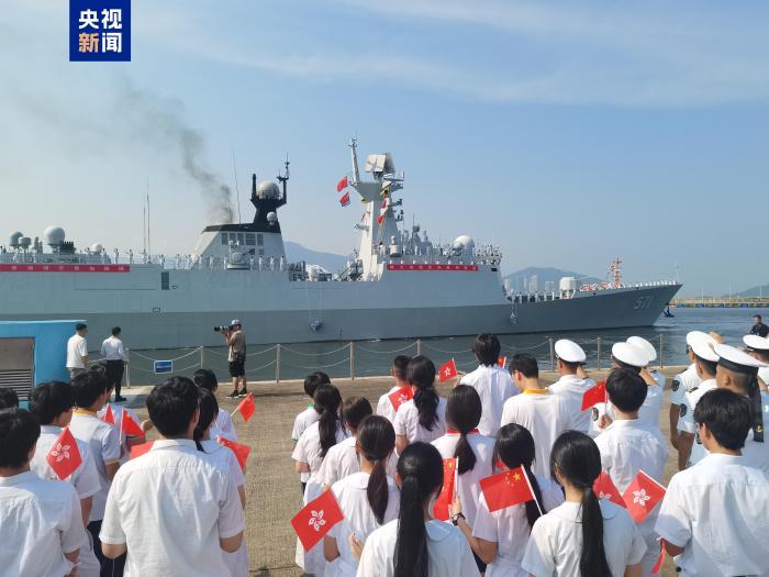 运城舰率先启程 山东舰航母编队陆续返航离港