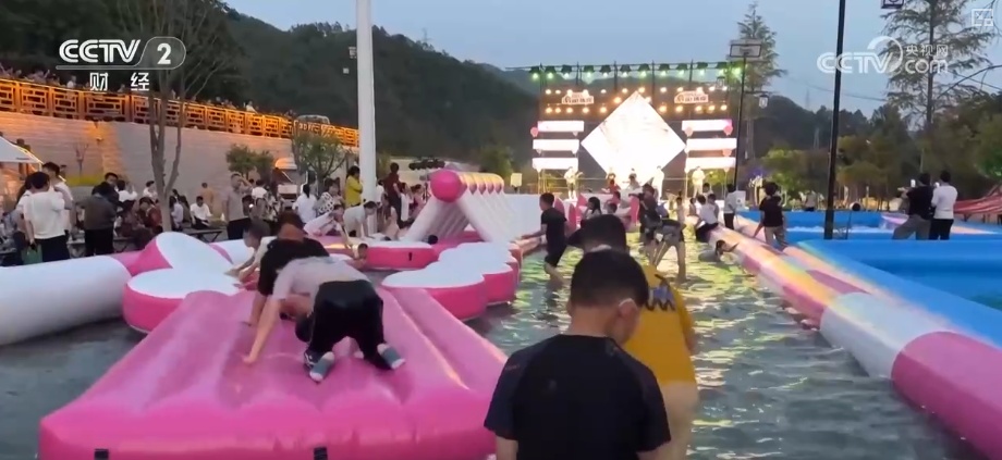 夏日消暑经济花样上新 “避暑+文化+潮流”跨界融合多业态消费火热 夏日消暑经济花样上新 “避暑+文化+潮流”跨界融合多业态消费火热