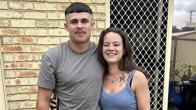 18岁男生与女友同居太兴奋后空翻摔死,当时自己还能站起来…… 18岁男生与女友同居太兴奋后空翻摔死,当时自己还能站起来……