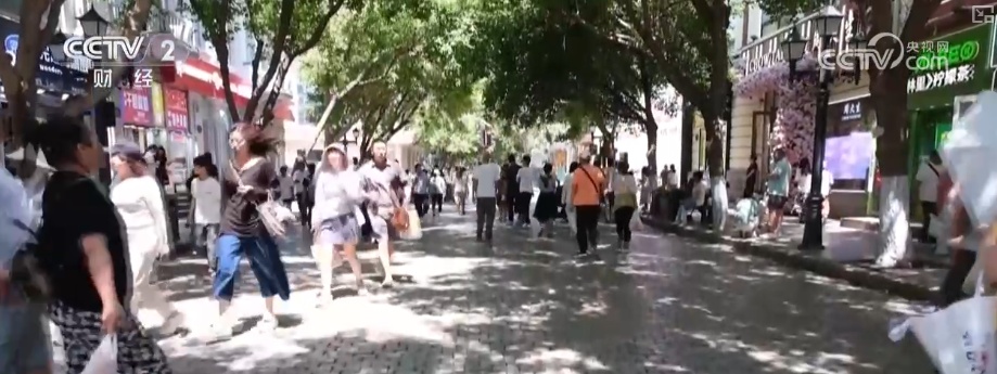 从“冬季爆款”到“四季常青” 科技点亮“反季玩冰雪”赋能夏日新消费