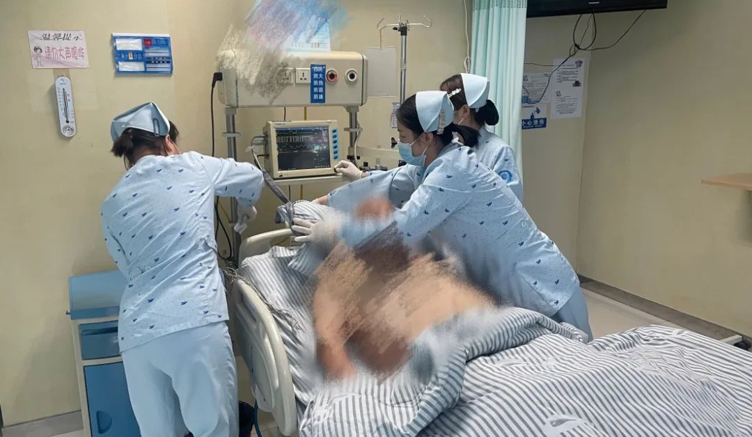 高温别硬扛！六旬老人不开空调患上热射病