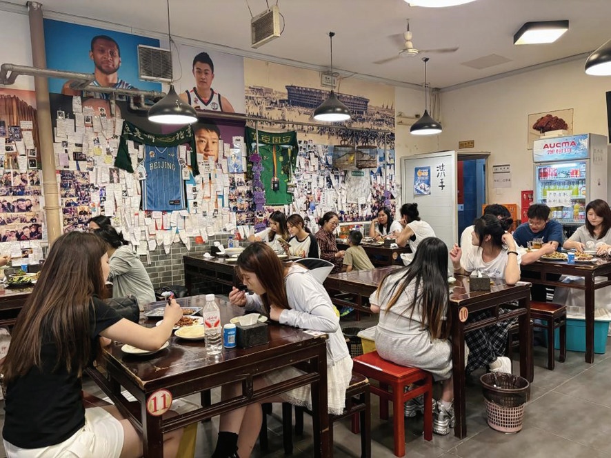 年轻人为什么偏爱“市井小店”？