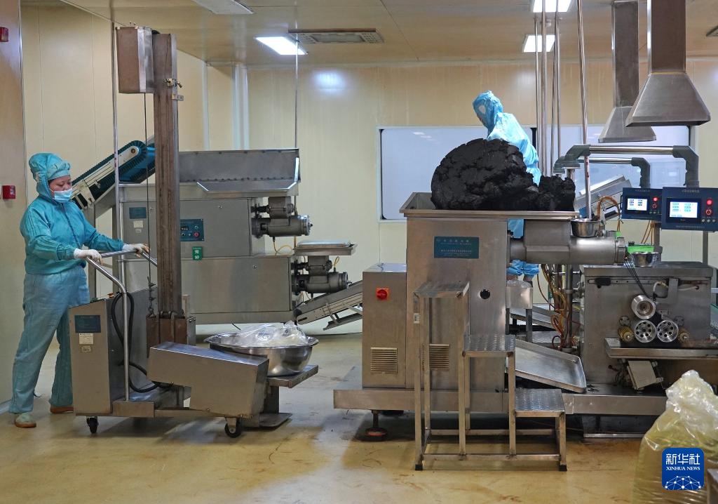 活力中国调研行丨“老药方”邂逅智慧工厂 中医药产业焕新升级 活力中国调研行丨“老药方”邂逅智慧工厂 中医药产业焕新升级